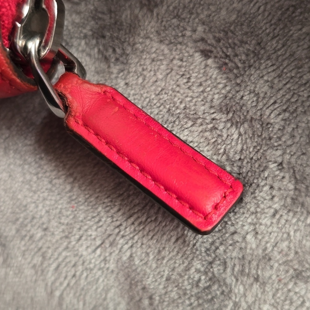Authentic Gucci Red Embossed Patent Leather Wallet In EUC - Picture 8 of 8
